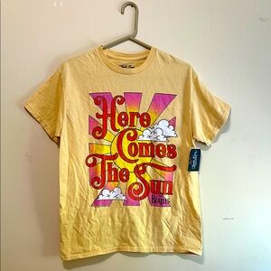 NWT-Junk food Yellow 'Here Comes The Sun' Graphic T-Shirt. 100% cotton. Size S